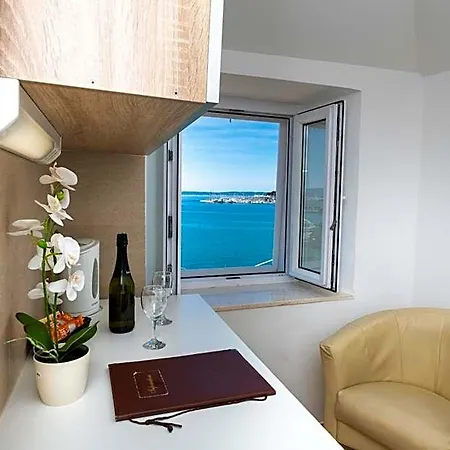 Deluxe Collection Kastel - Depadanse Otel 4*